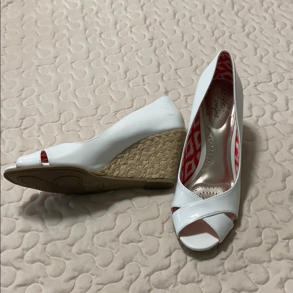 White and braided hemp wedges
